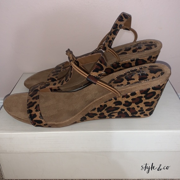 Style & Co leopard sandals - Picture 2 of 4